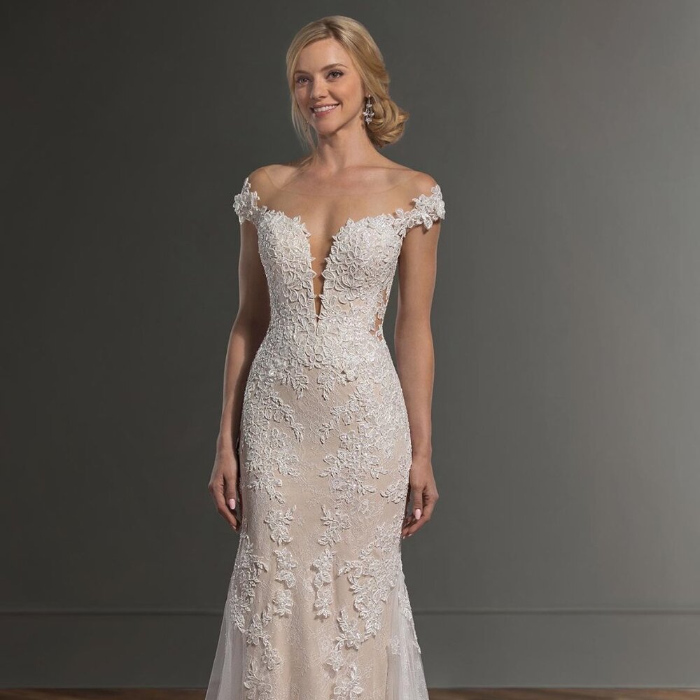 Martina Liana Lace Illusion Fit Wedding Dress Unaltered & NWT